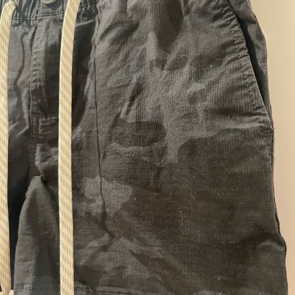 Vuori shorts - Picture 3 of 3